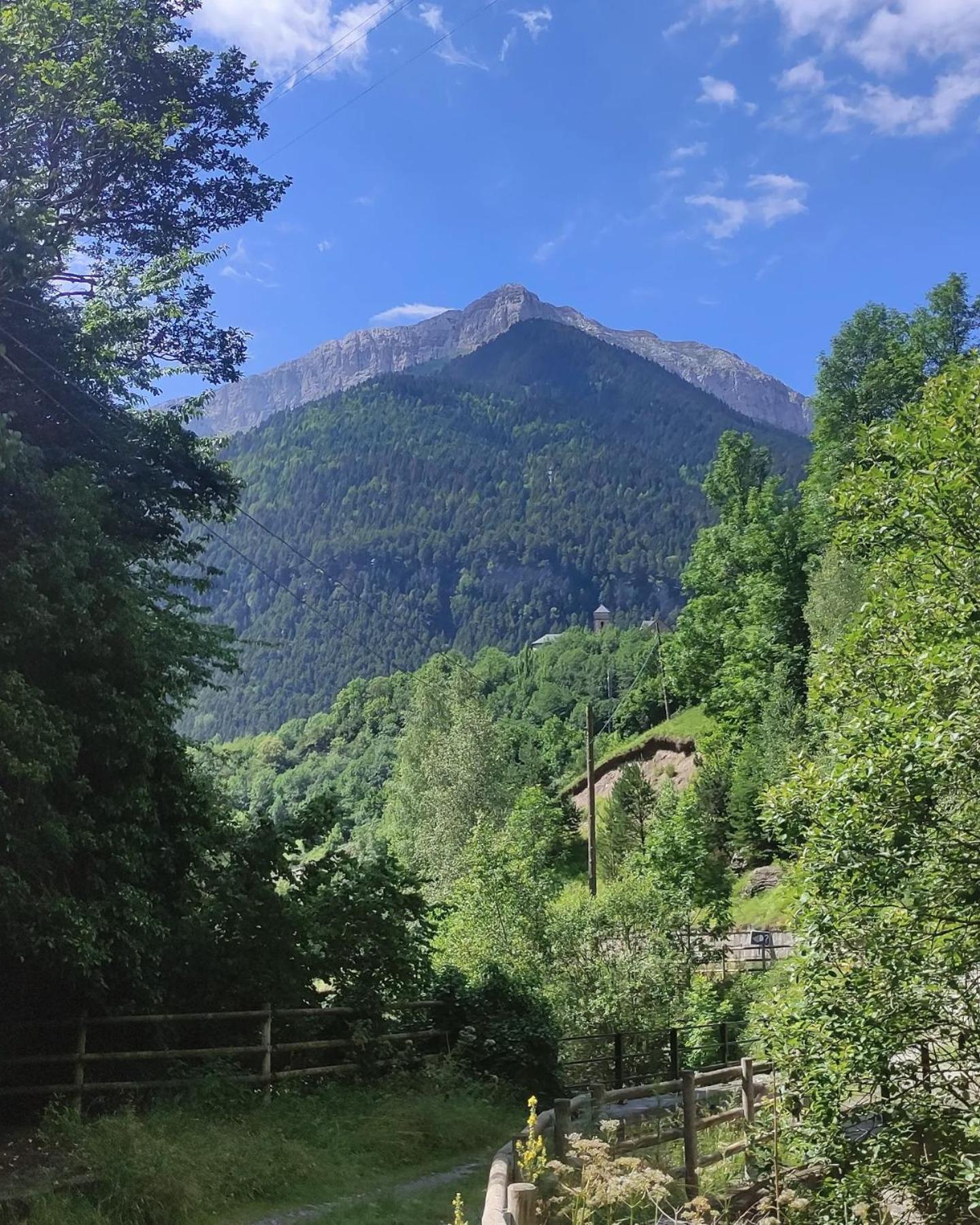Hostal Los Valles Б'єльса Екстер'єр фото