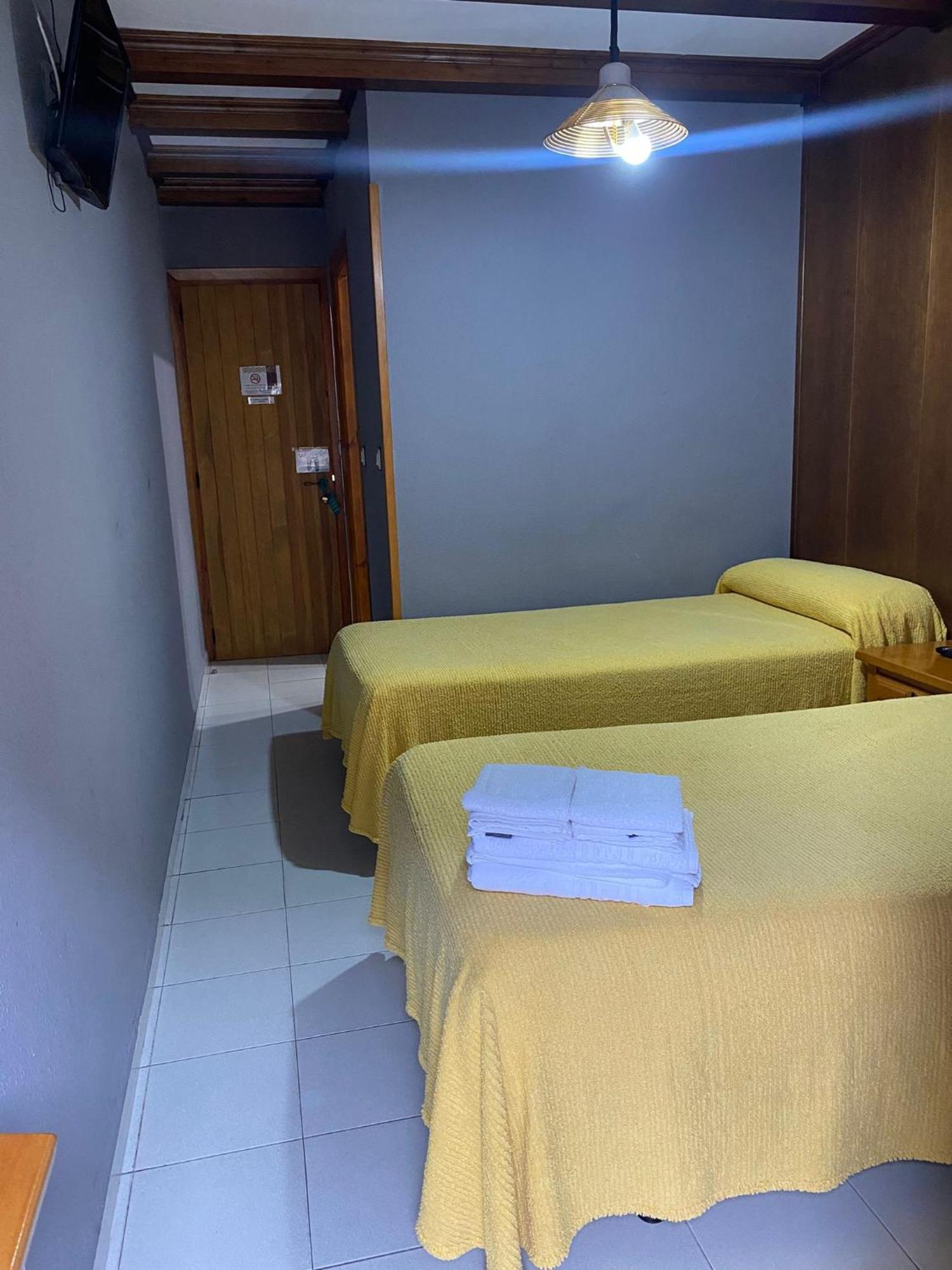 Hostal Los Valles Б'єльса Екстер'єр фото