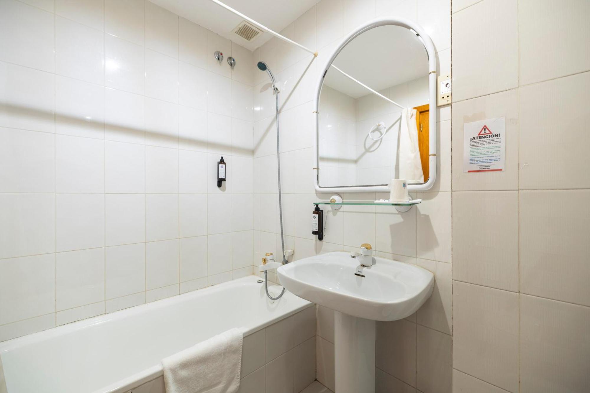 Hostal Los Valles Б'єльса Екстер'єр фото