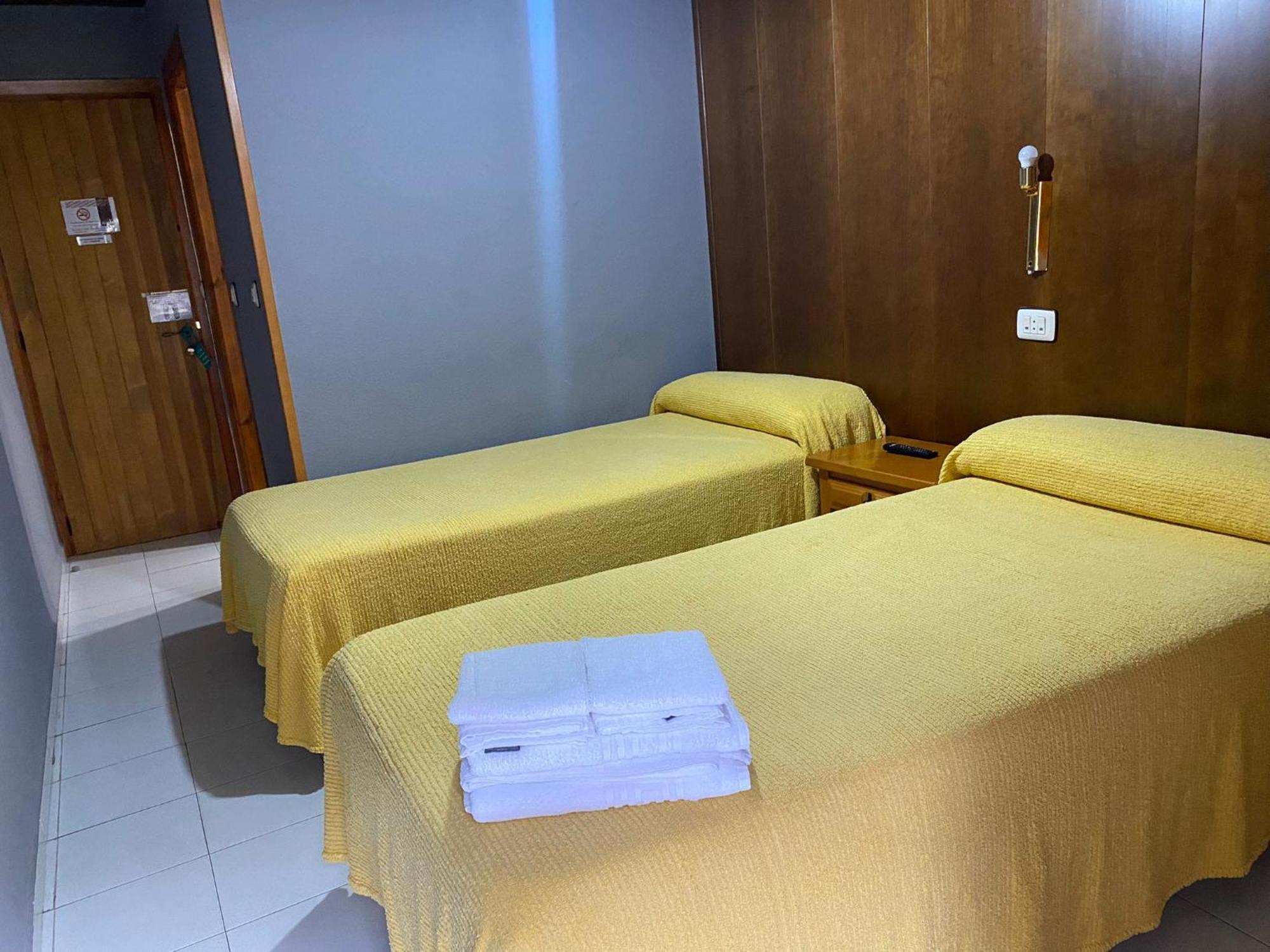 Hostal Los Valles Б'єльса Екстер'єр фото