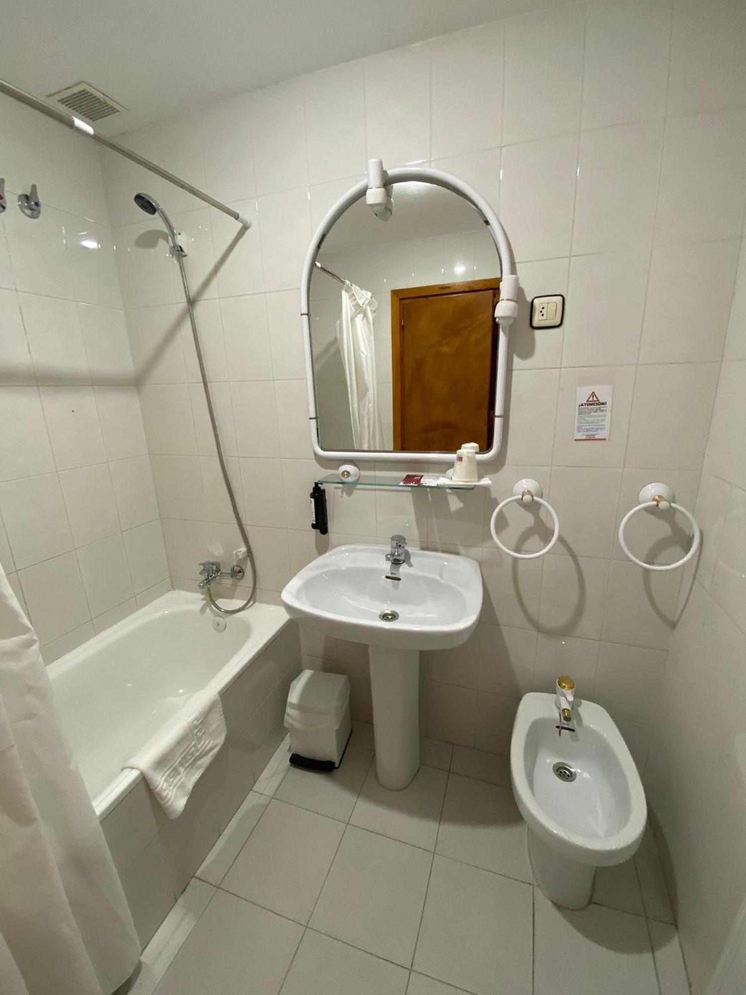 Hostal Los Valles Б'єльса Екстер'єр фото