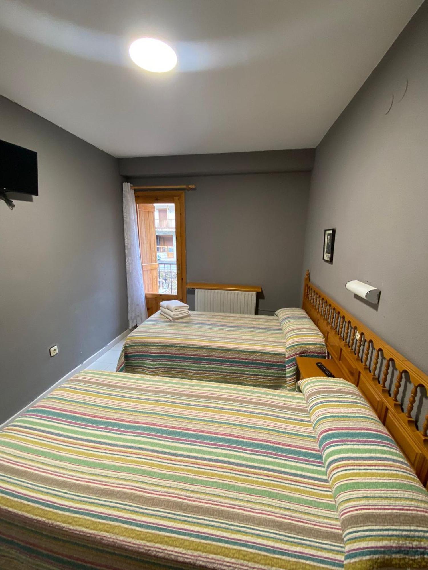 Hostal Los Valles Б'єльса Екстер'єр фото