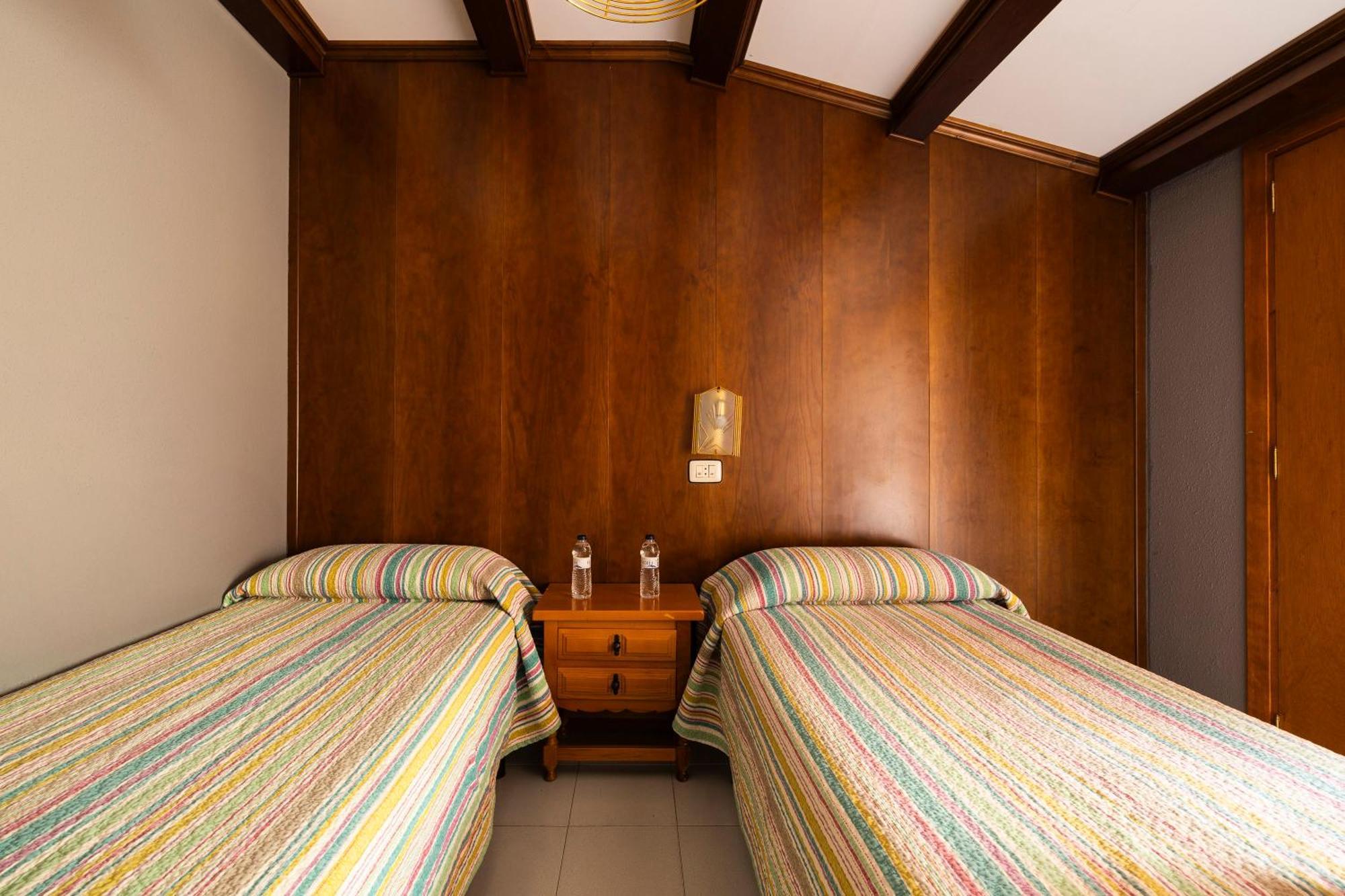 Hostal Los Valles Б'єльса Екстер'єр фото